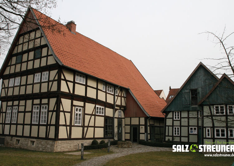 Das Haus Lange Straße 29 vom Kirchplatz kommend