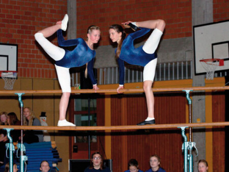 Tanz- und Turndarbietungen
