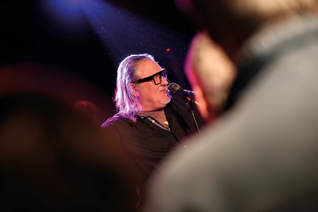 Edo Zanki im Bahnhof Bad Salzuflen Edo Zanki im Bahnhof Bad Salzuflen