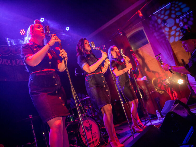 Foto: The Silverettes Aufritt April 2019 im Bahnhof Bad Salzuflen