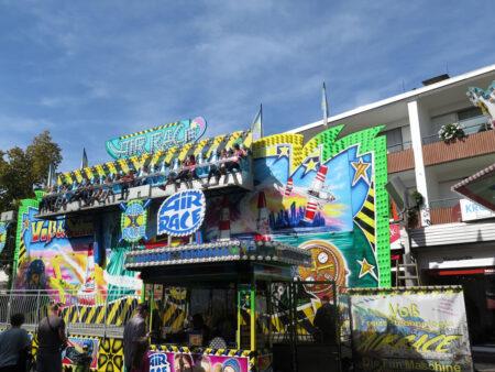 Ein Fahrgeschäft auf einer vergangenen Ausgabe des Kiliansfestes